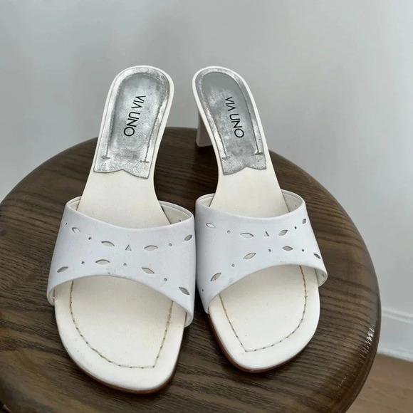 Via Uno White Cut-Out Mule Sandals Slip-On Heels Size 7 - Picture 2 of 7